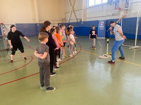 Единая Россия организовала спортивную тренировку в Щёлкове На базе физкультурного оздоровительного комплекса состоялось занятие по соыфтболу