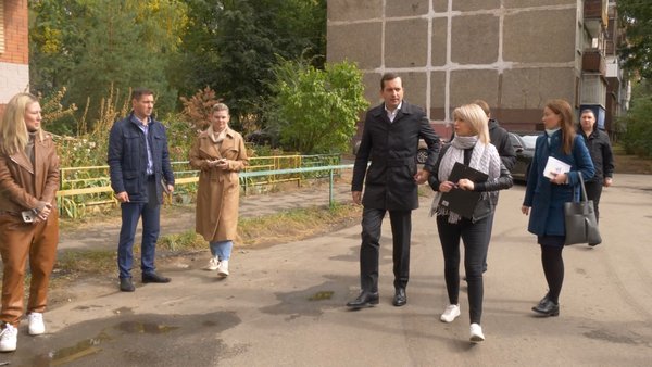 Глава Щёлково А. Булгаков проверил содержание дома и двора на Комсомольской 2А