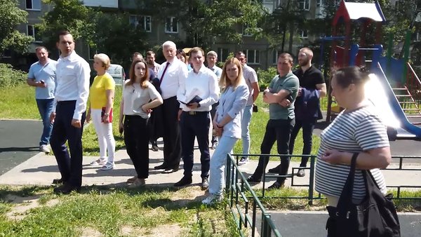 Глава проверил дворы многоквартирных домов на Космодемьянской и Полевой улицах