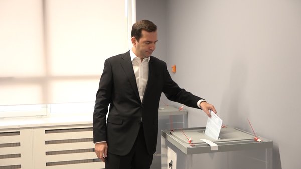 Глава округа Андрей Булгаков проголосовал в новом корпусе школы №17