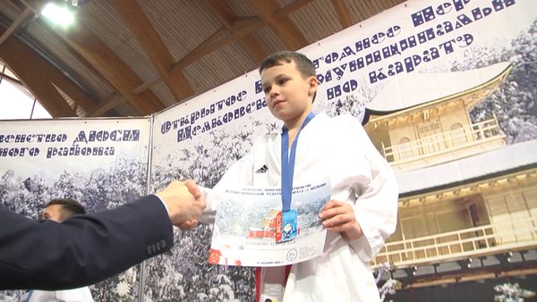 В Универсальном спортивном комплексе «Подмосковье» состоялось открытое новогоднее первенство детско-юношеской федерации карате городского округа Щёлково.