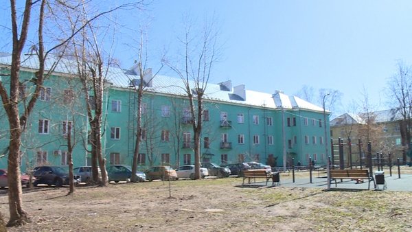 Состояние домов и дворовых территорий на Парковой, 16А и Иванова, 24 проверил глава округа