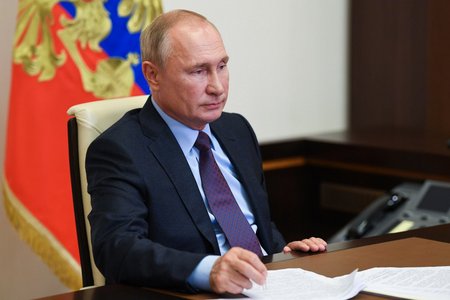 Президент России Владимир Путин отменил госпошлину за подачу заявления на получение российского гражданства для жителей ДНР, ЛНР и Украины