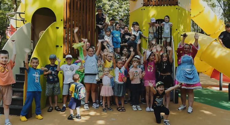 новые детские площадки для детей мкрн-а Бахчиванджи