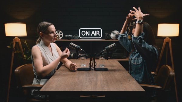 «Могут отвалиться»: эксперт предупредила об опасных последствиях домашнего окрашивания бровей