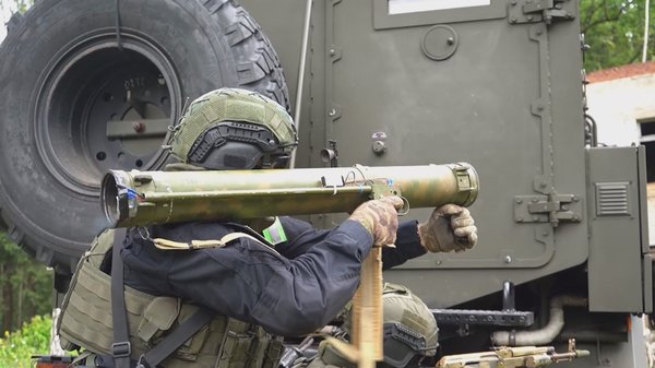 Звуки выстрелов и взрывов, и четкие, слаженные действия бойцов СОБР – специального отряда быстрого реагирования