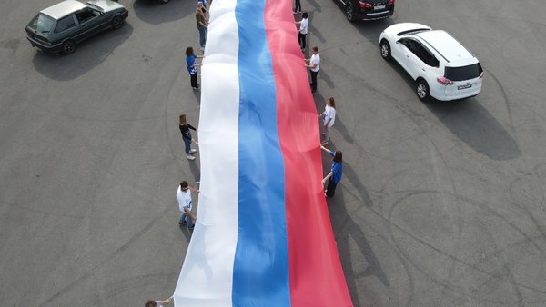 Триколор. В Щёлкове состоялся автопробег, посвященный Дню флага Российской Федерации.