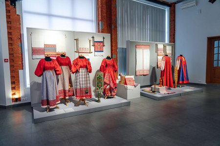 В Щёлковском историко-краеведческом музее открылась выставка праздничного русского костюма