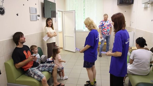 Активисты Щёлковского отделения «Молодой гвардии» провели акцию «Молодёжь детям» в детской поликлинике №2