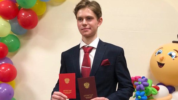 Выпускник школы №20 Алексей Воронов сдал ЕГЭ по русскому и истории на максимальный балл