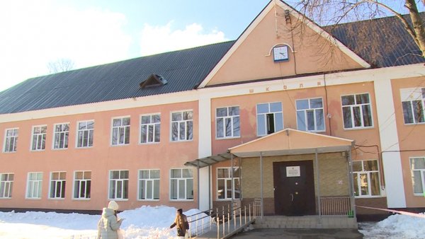 В корпусе школы №20 в Загорянском отметили 80-летие учреждения