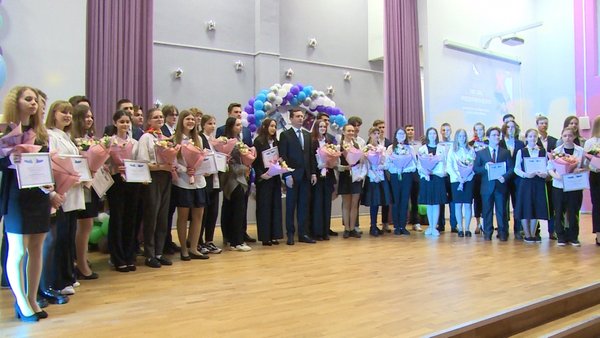 В гимназии №2 состоялась церемония вручения грантов главы округа в области предметных олимпиад