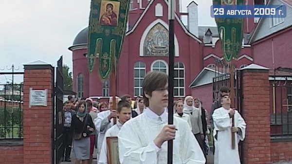 Крестный ход со старинной иконой Серафима Саровского