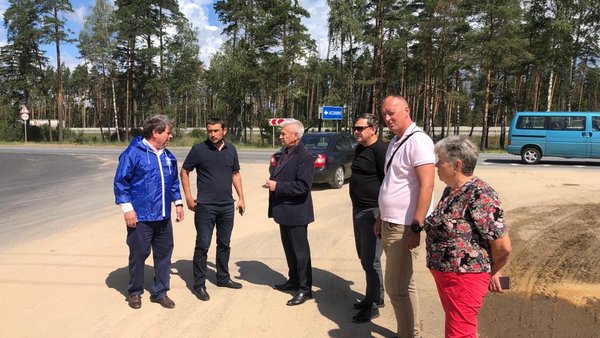 Депутат "Единой России" Николай Лавриеня провел мониторинг асфальтирования в Аксиньино