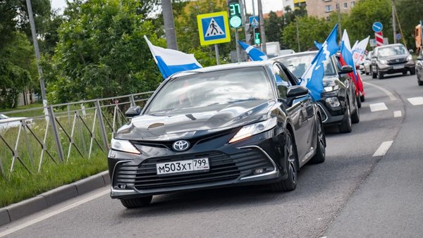В Щёлкове единороссы отметили День России автопробегом, выставкой и концертами