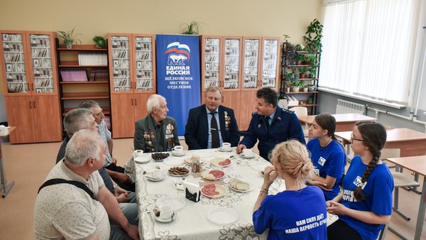 В честь Дня Воздушно-десантных войск "Единая Россия" организовала чаепитие с ветеранами в Щёлкове