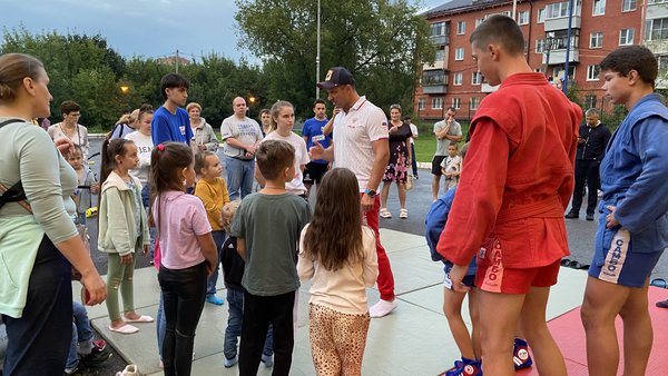 «Единая Россия» провела зарядку и мастер-класс по самбо