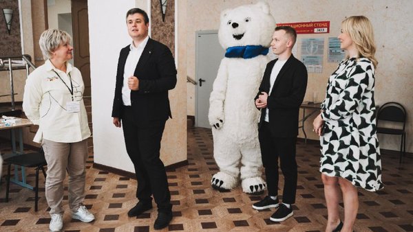 Депутат Госдумы посетил избирательные участки в Доме культуры имени Чкалова