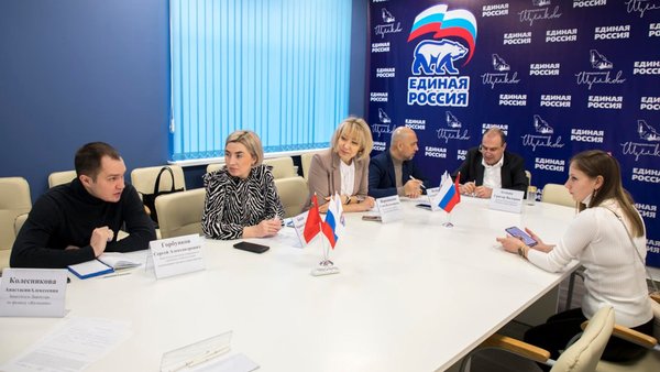 Депутаты «Единой России» провели приём жителей в общественной приёмной партии городского округа Щёлково
