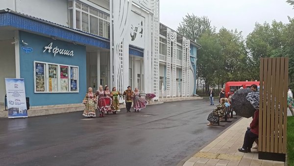 В Театральном сквере прошло выступление для жителей с ограниченными возможностями здоровья