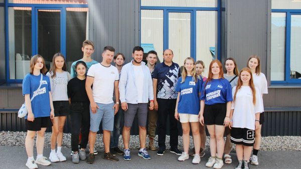 Единая Россия организовала экскурсию на завод пластика