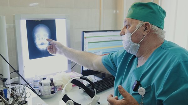 Лор-комбайн помогает врачам проводить широкий спектр лечебно-диагностических процедур