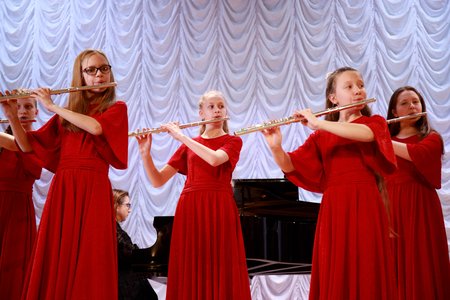 Юные флейтистки из Фрязинской ДШИ стали героинями второго выпуска об  одаренных детях «Открывая таланты» - Щёлковское ТВ