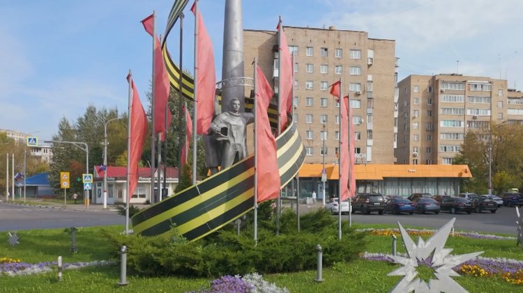 Комарова 4