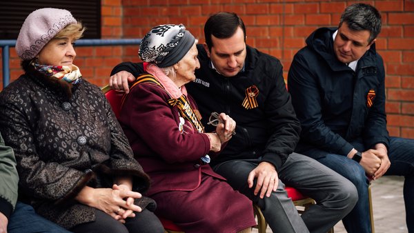 «Единая Россия» поздравила с Днëм Победы ветерана Анастасию Лебеденко