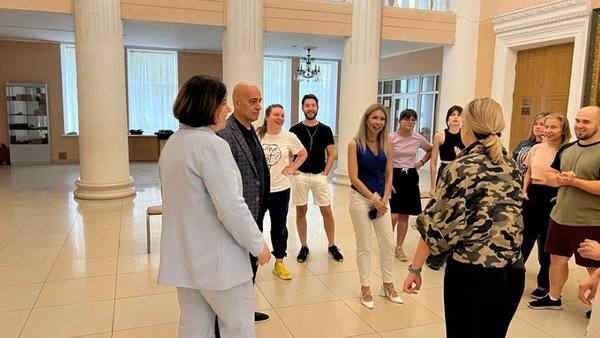 Ксения Королева и Андрей Якубов провели встречу с жителями в Центральном дворце культуры