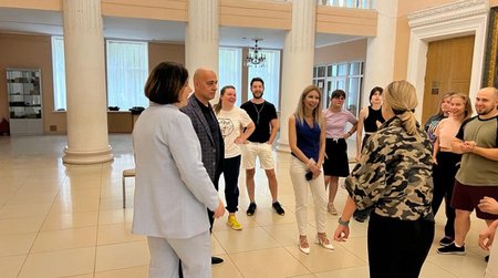 Ксения Королева и Андрей Якубов провели встречу с жителями в Центральном дворце культуры