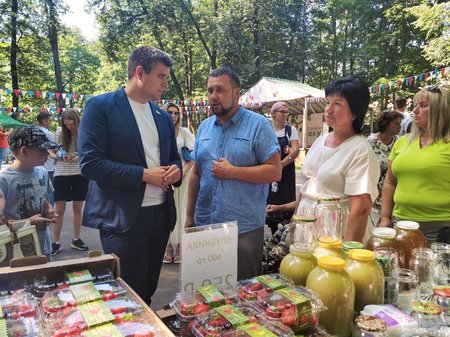Александр Толмачёв посетил ягодный фестиваль в парке усадьбе Фряново