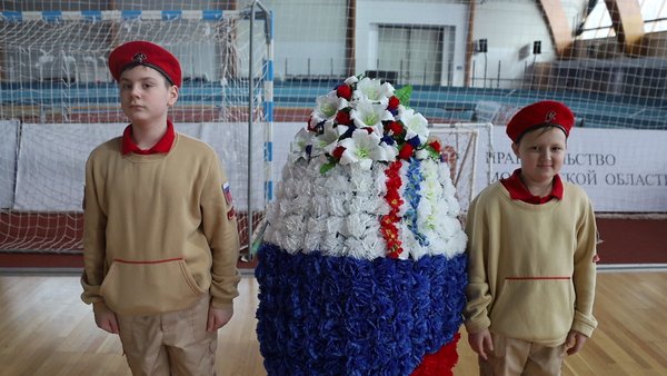 За право представить округ на областном слёте часовых постов Памяти соревновались отряды юнармейцев округа.