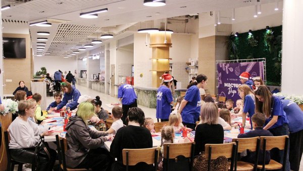 В одном из торговых центров Щелкова прошла серия мастер-классов в рамках «МастЕРской Деда Мороза»