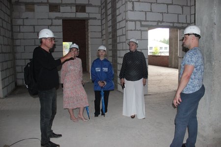 Депутат Марина Баева посетила строящийся объект в Медвежьих Озерах