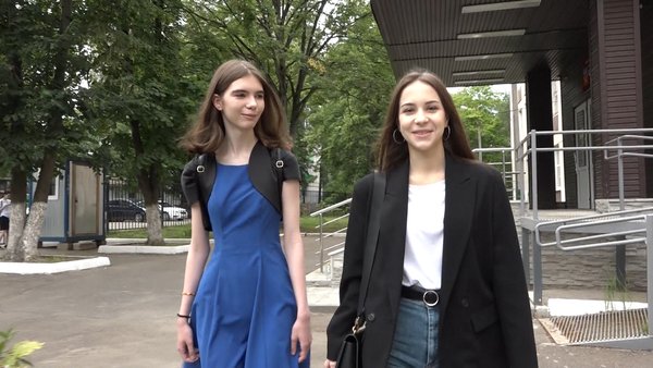 Сразу две выпускницы школы №24 им. С.А. Красовского сдали ЕГЭ на все сто