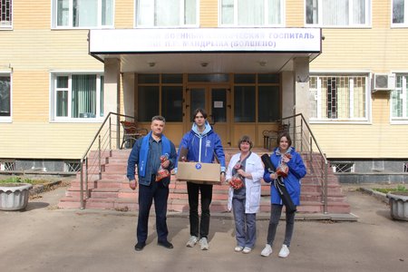 «Единая Россия» подарила 300 куличей к Пасхе