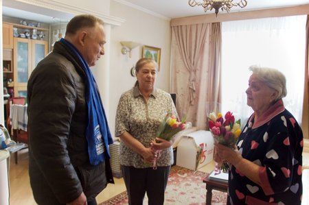 Депутаты «Единой России» поздравили ветеранов с 8 Марта в Щёлкове