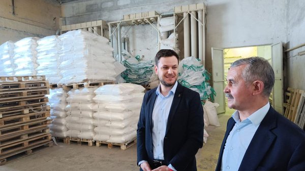 Депутат Мособлдумы Владимир Шапкин посетил производство сырья для пищевой промышленности
