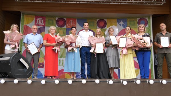 Глава округа Андрей Булгаков вручил в городском парке культуры и отдыха награды щелковцам
