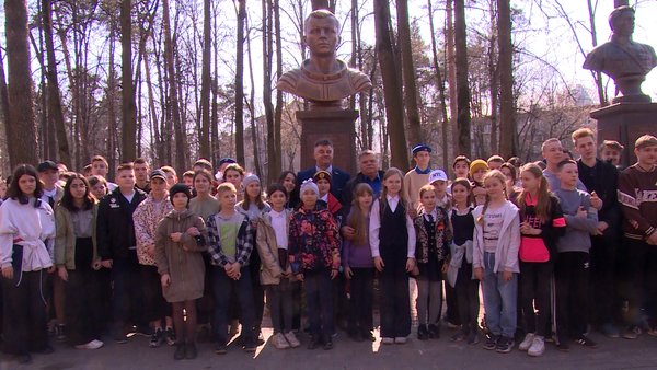 В День космонавтики на «Аллее Героев» в честь Юрия Гагарина состоялся митинг с возложением цветов