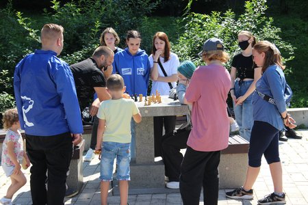 «Единая Россия» организовала шахматный турнир на молодежной набережной