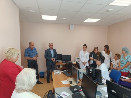 Владимир Шапкин провёл встречу с коллективом поликлиники в посёлке Новый городок