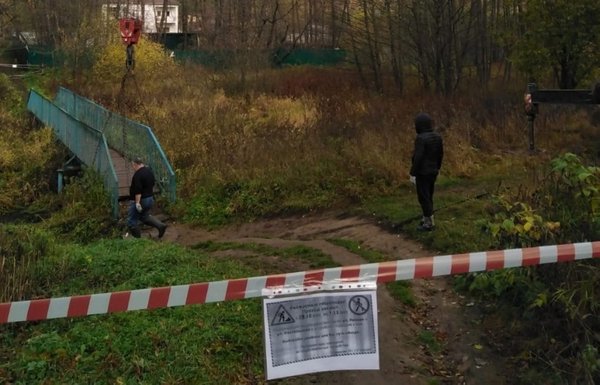 Проход по двум пешеходным мостам в Удельной закрыт в связи с ремонтными работами