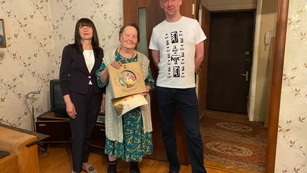 Активисты проекта «Старшое поколение» поздравили труженика тыла с 95-летним юбилеем