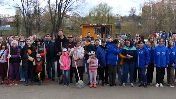 На территории Центрального парка культуры и отдыха прошел субботник