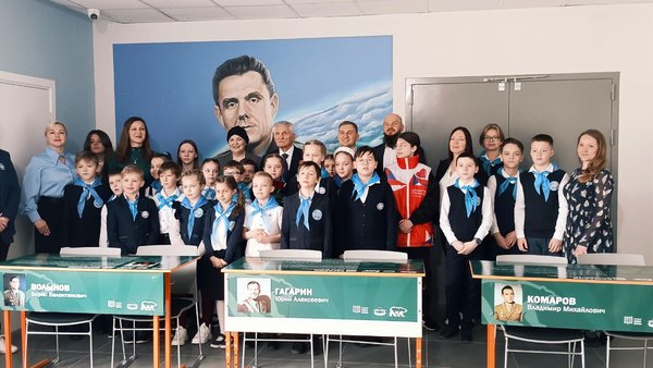 Три героических парты открыли в Звездном городке в День космонавтики