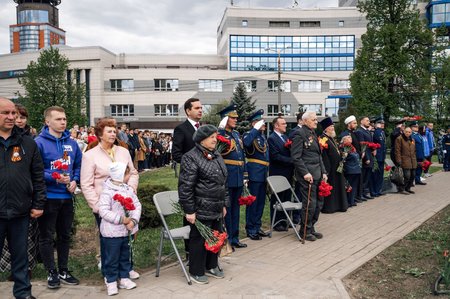 "Единая Россия" возложила цветы к Вечному огню в Щелкове