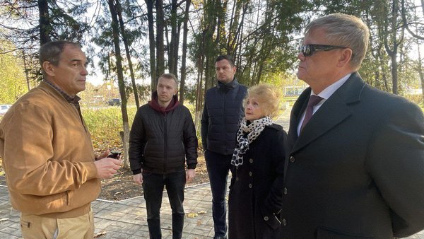 Владимир Вшивцев проверил состояние памятника «Героям Великой Отечественной войны» в Щелкове