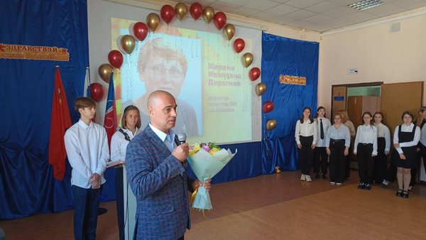 Депутат Андрей Якубов поздравил с Днём знаний учеников и педагогов  Щелковской школы №8.